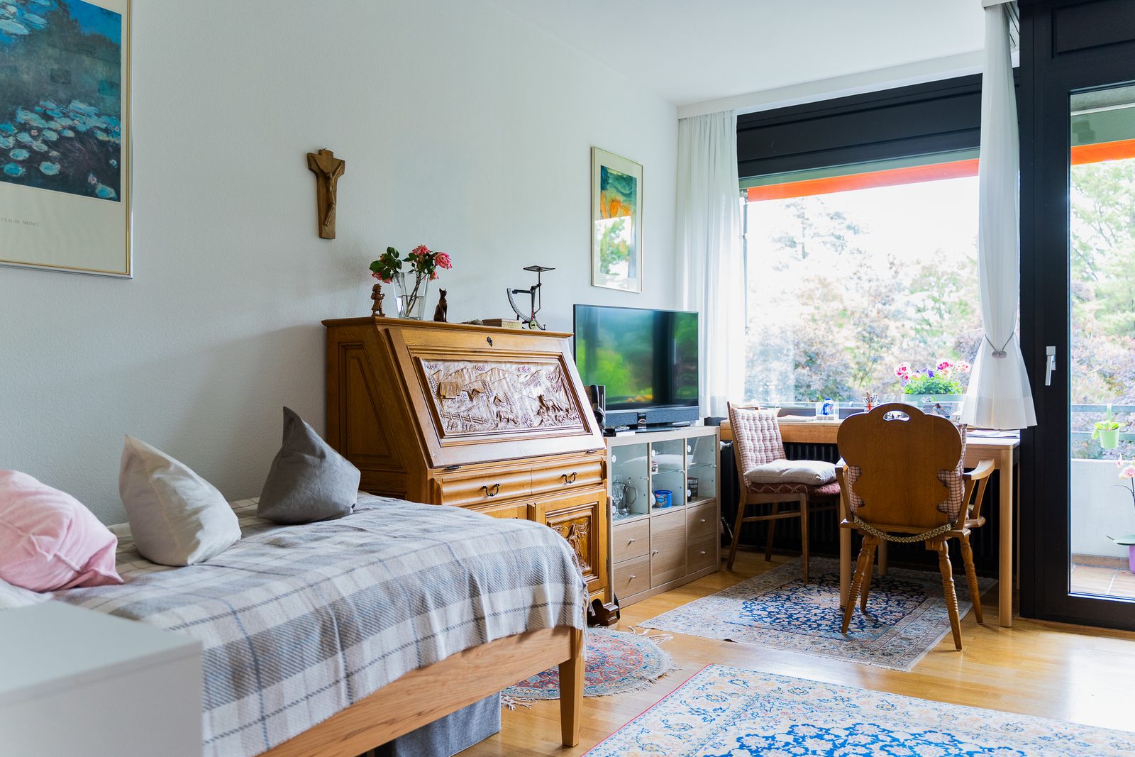 Wohnung im Olgahaus mit den eigenen Möbeln der Bewohnerin